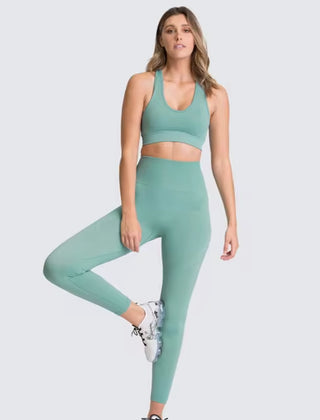 Hyperflex Seamless 2-Piece Athletic Set: Long Sleeve Crop Top & High-Waist Leggings